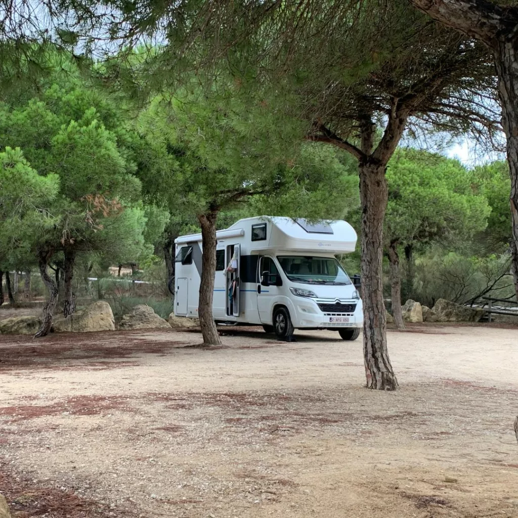camping car poipoines en spot nature camping sauvage